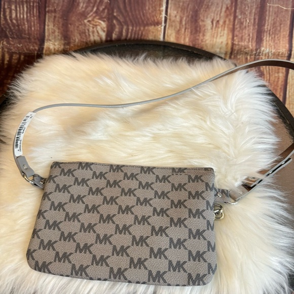 Michael Kors Women’s Grey MK Logo With Silver Hardware Waist Pack Fanny Pack XL - Picture 9 of 14